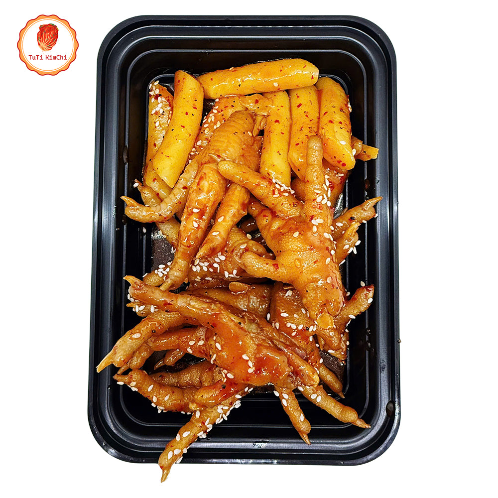 Spicy stir-fried chicken feet, and Tteokbokki