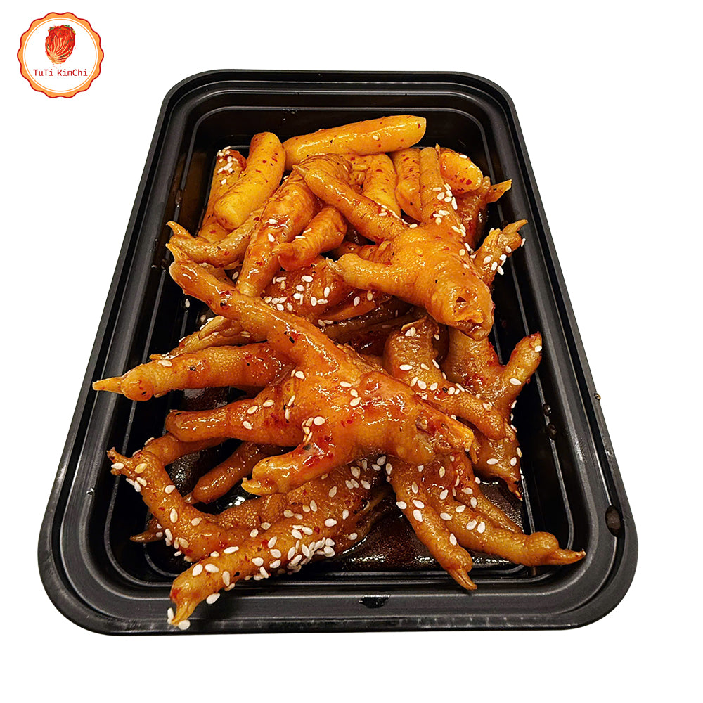 Spicy stir-fried chicken feet, and Tteokbokki